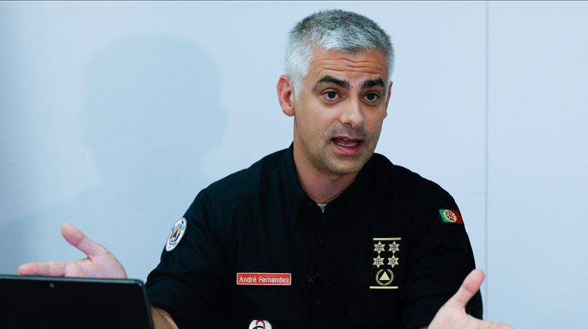Mais de mil operacionais combatem 10 incêndios ativos