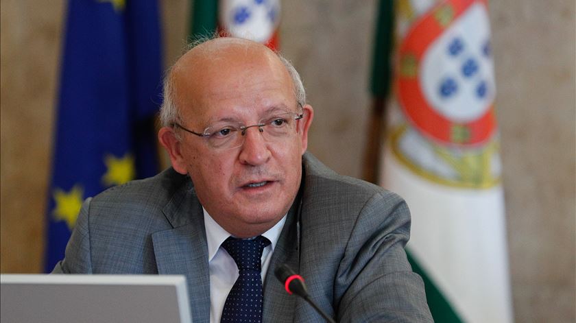 MNE lamenta "desconsideração objetiva" do votos dos emigrantes