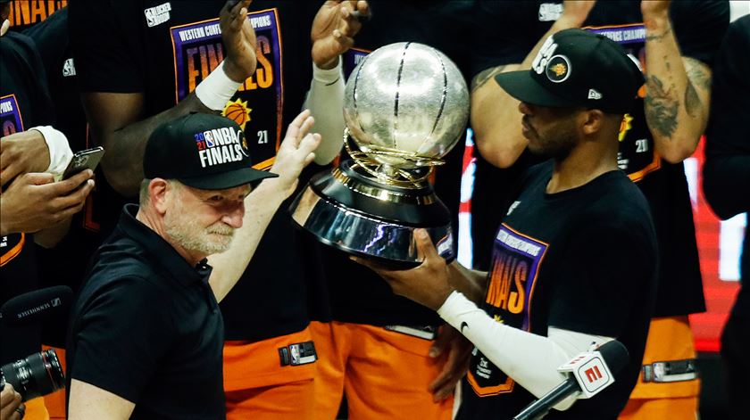 Dono dos Phoenix Suns suspenso por um ano da NBA por racismo e sexismo