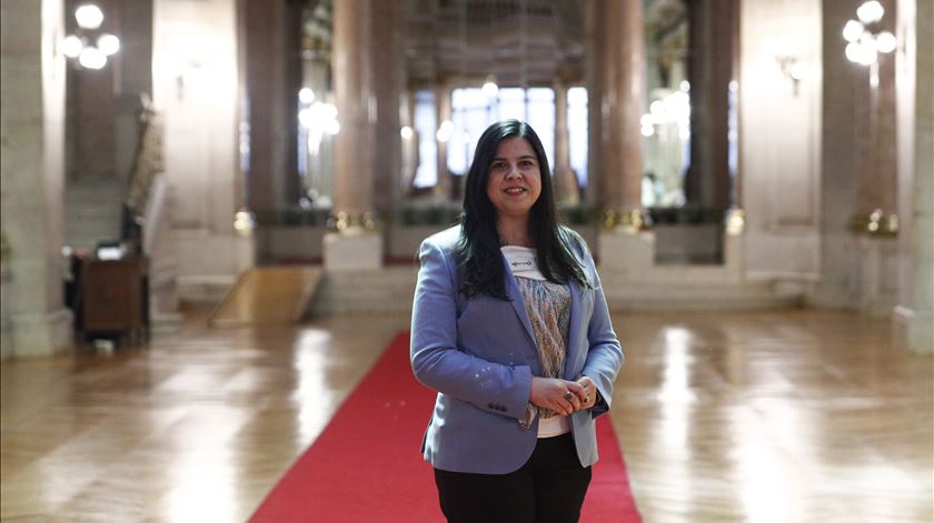 OE 2022. PAN desafia Costa a passar do otimismo às medidas concretas