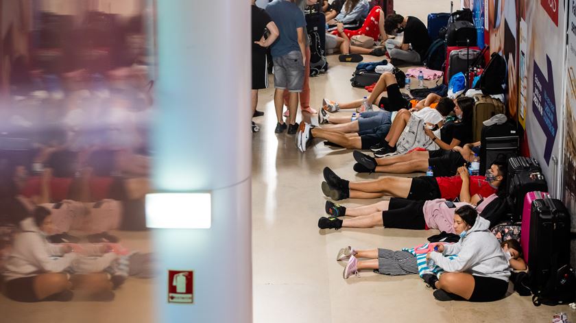 Marcelo critica Groundforce. Está a "prejudicar o país"