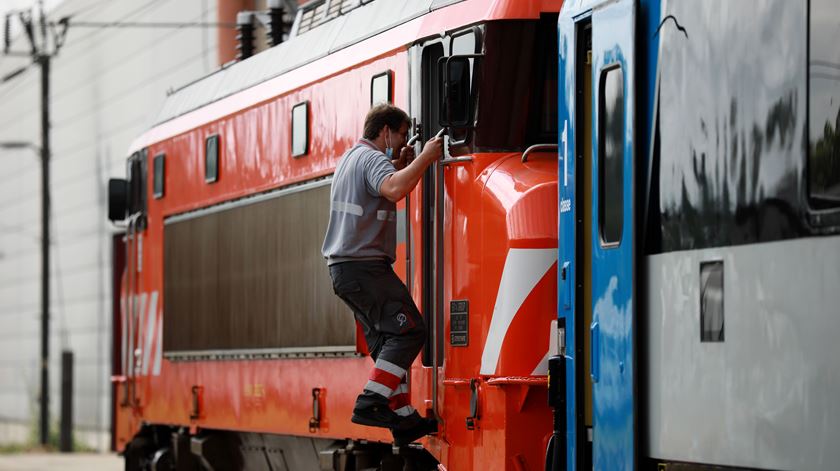 Atropelamento ferroviário em Olhão faz um morto e corta circulação na linha do Algarve Atropelamento ferroviário em Olhão faz um morto e corta circulação na linha do Algarve