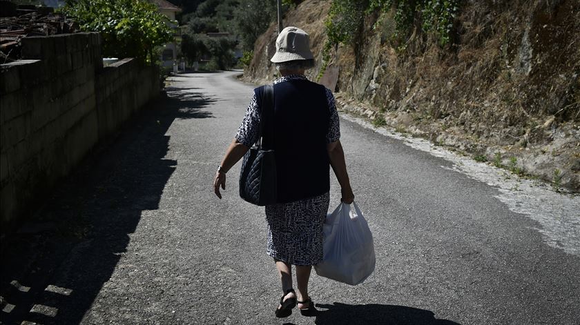 Mulheres vivem mais do que os homens e ficam incapacitadas mais cedo