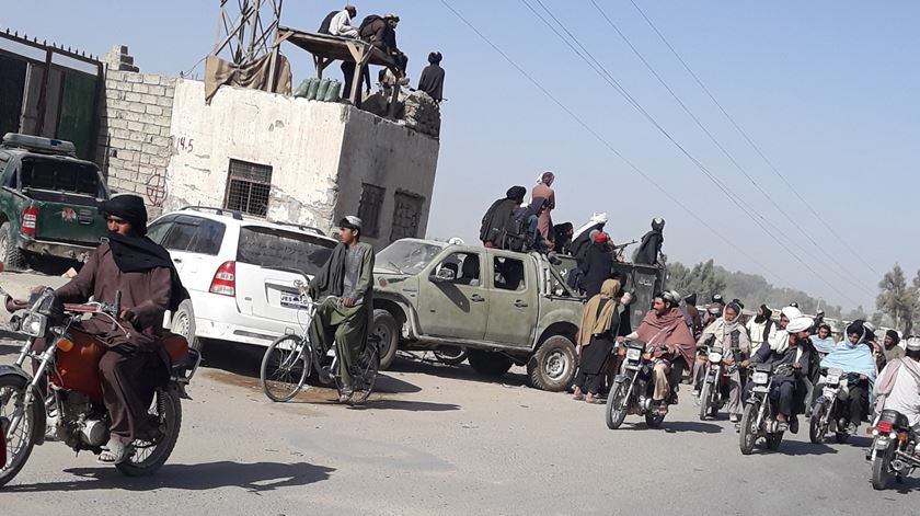 Afeganistão. Sobe para 23 número de capitais provinciais tomadas pelos talibãs