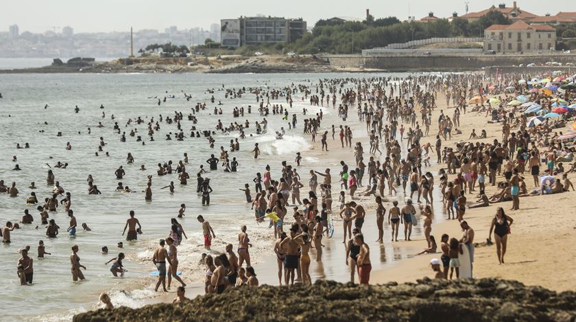 Jovem morre após ser retirado do mar na praia de Carcavelos