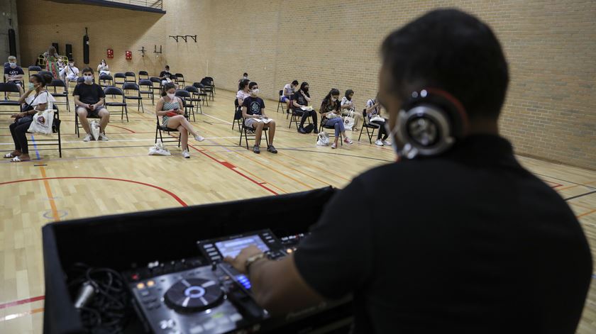 Já foram vacinados 98 mil jovens com 16 e 17 anos