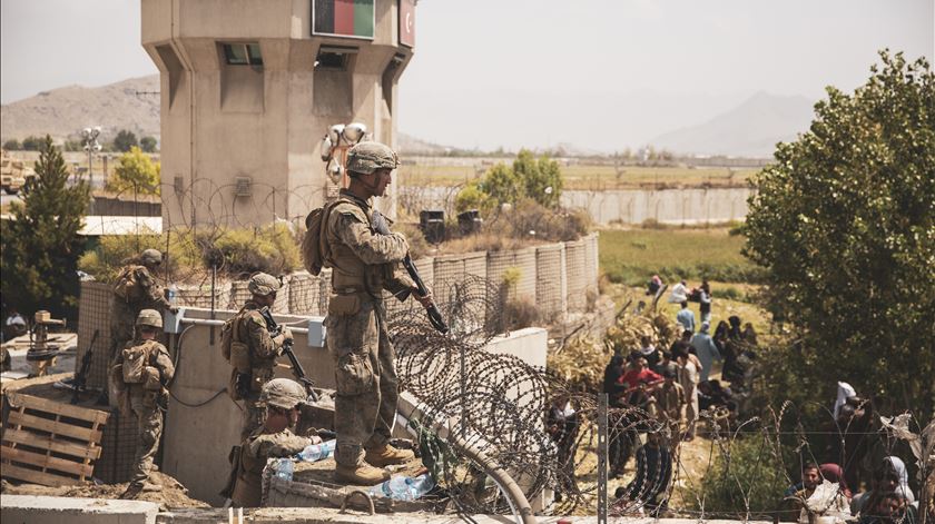 "Erro trágico". EUA assumem responsabilidade total pelo ataque que matou 10 civis em Cabul