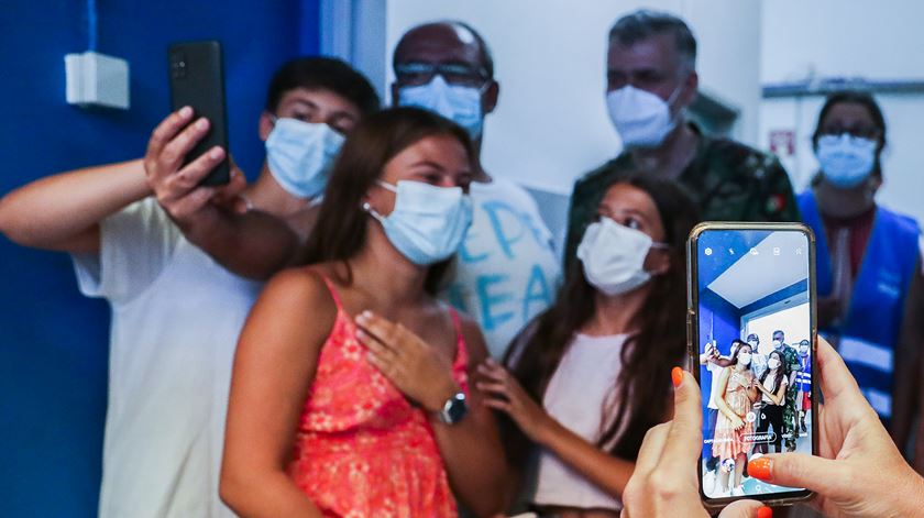 Covid-19. EMA avalia pedido da Pfizer para reforço da vacina em jovens