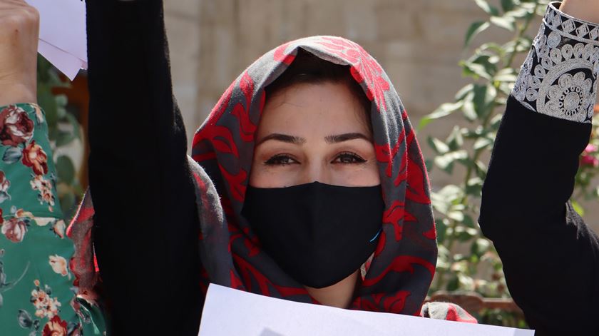 Câmara de Cabul manda trabalhadoras para casa para dar lugar a homens