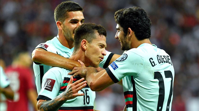 Otávio estreou-se com um golo pela seleção portuguesa, frente ao Qatar. Foto: Zsolt Czegledi/EPA