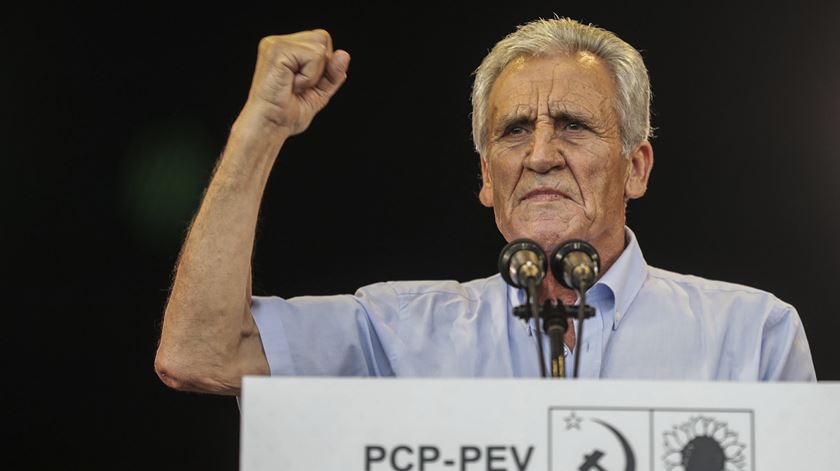 Jerónimo acusa direita de querer "mutilar e subverter" a Constituição