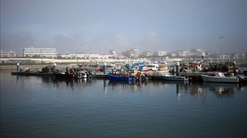 Pescador resgatado ao largo de Espinho após embarcação virar
