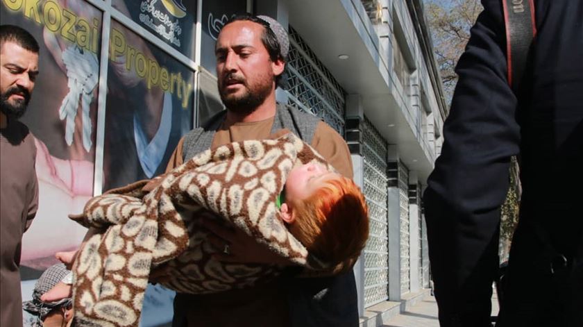 Ataque a hospital em Cabul faz pelo menos 15 mortos