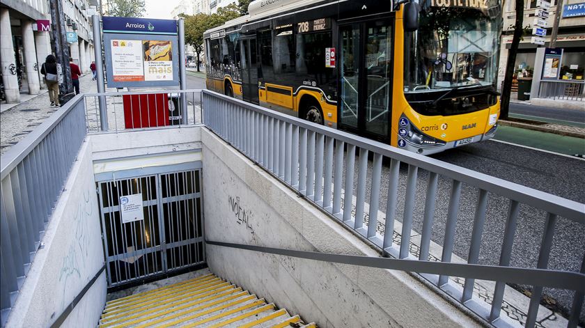 Autocarros da Carris gratuitos para combater efeitos do plenário "inconcebível" no metro