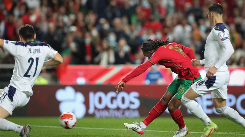 Renato Sanches marca por Portugal à Sérvia. Foto: António Cotrim/Lusa