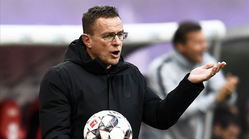 "Valores que defendemos são diametralmente opostos". Áustria exclui três jogadores por cânticos homofóbicos