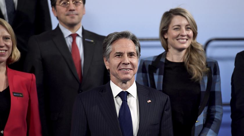 Deixar Putin violar impunemente princípios comuns abre "caixa de Pandora", diz Blinken