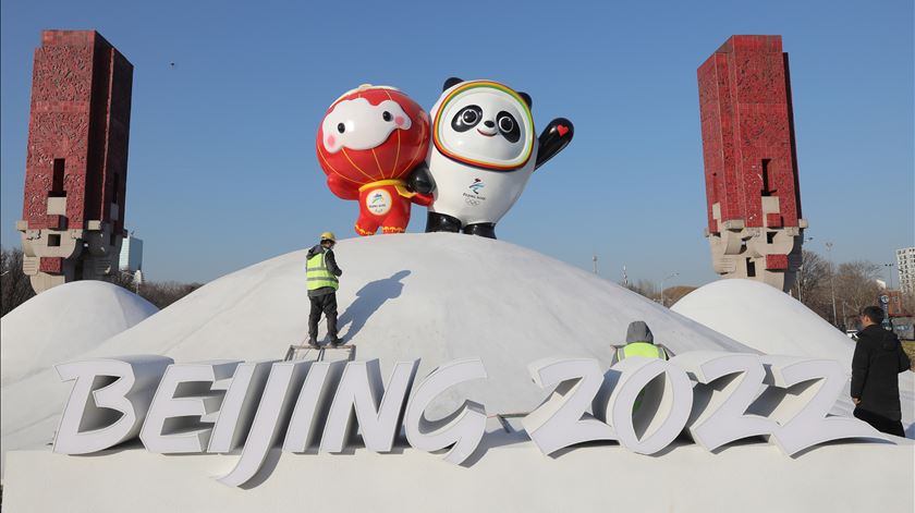 Boicote diplomático, Peng Shuai e Covid-19 ensombram os Jogos de Inverno em Pequim