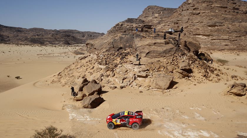 Depois de ter sido segundo no Dakar, Loeb vence em Monte Carlo Foto: Yoan Valat/EPA Depois de ter sido segundo no Dakar, Loeb vence em Monte Carlo Foto: Yoan Valat/EPA