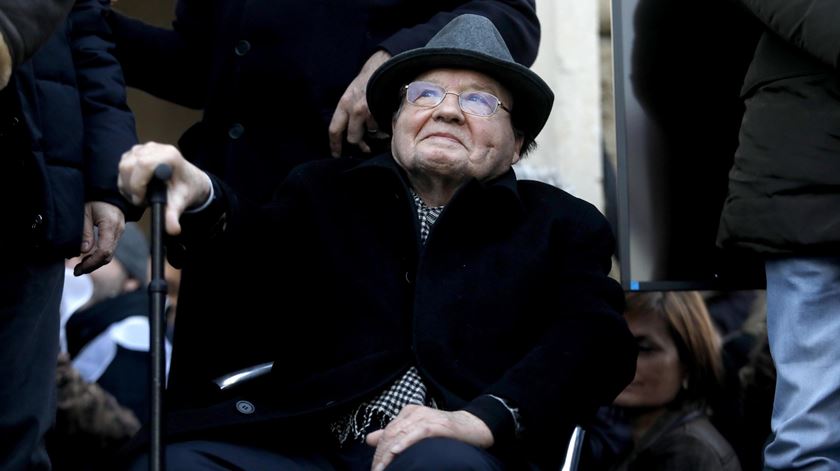 Luc Montagnier, um dos cientistas que descobriu o vírus da Sida, morreu aos 89 anos