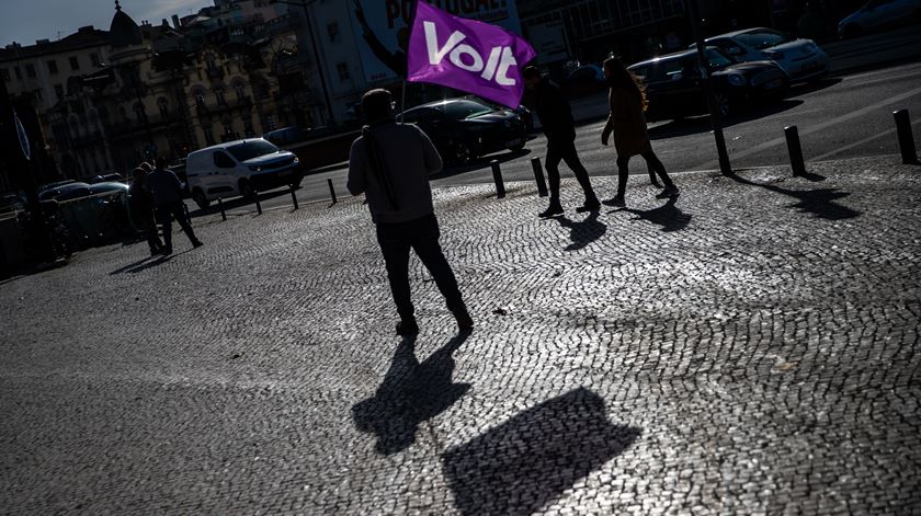 Pequenos partidos estão na rua, querem ir para S. Bento e até já traçam linhas vermelhas