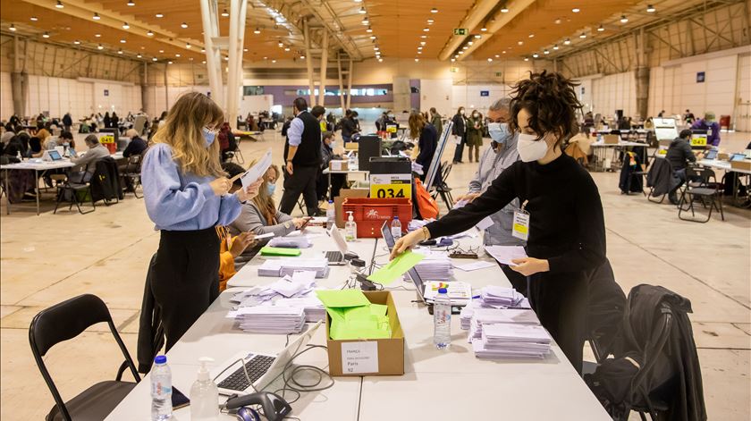 Constitucional. PAN, Livre e Volt Portugal recorrem da anulação de votos dos emigrantes