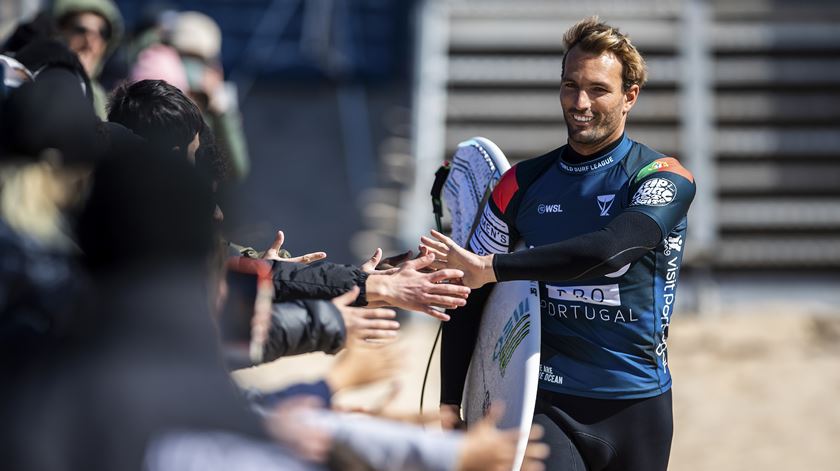 Surfista Frederico Morais vai para as repescagens na prova de Peniche