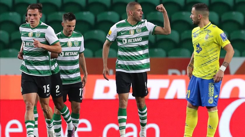 Slimani bisa pelo Sporting contra o Arouca. Foto: Tiago Petinga/EPA