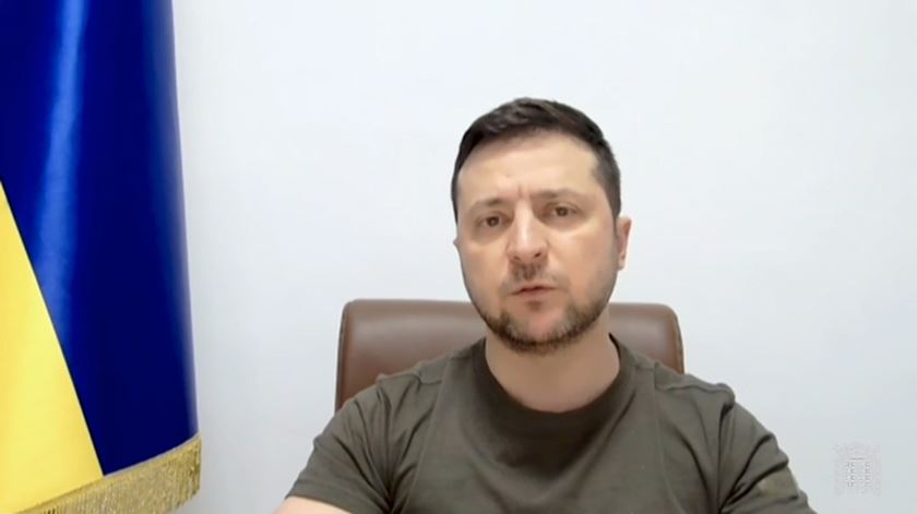 Zelensky diz que o "o mundo deve estar preocupado" com o possível uso de armas nucleares pela Rússia