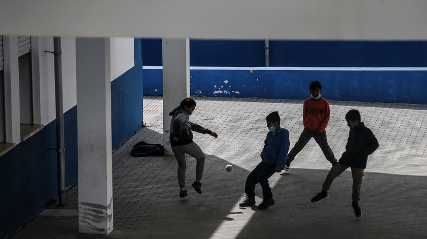 Ação social chega a quase 40% dos alunos. Cáritas não antecipa "recuo nos pedidos de apoio"