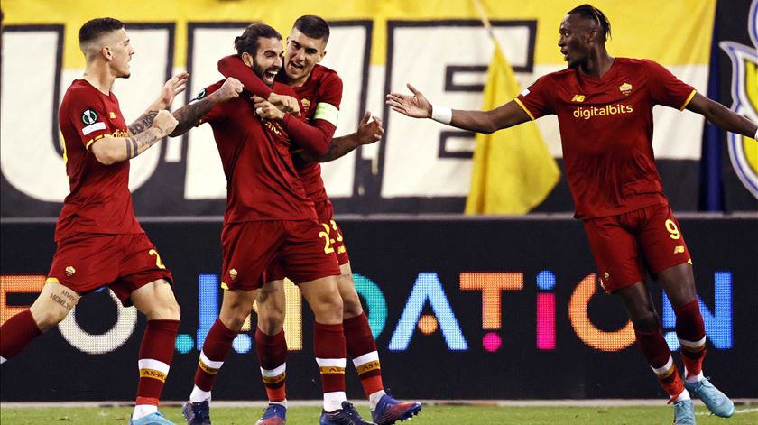 Mourinho quer Sérgio Oliveira, mas não sabe se tem "plafond" para o comprar