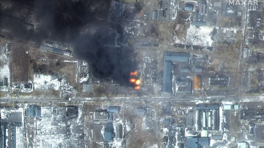 “Rússia é um Estado terrorista”, acusa Zelensky após ataque a teatro-abrigo