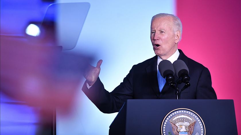 Biden recusa pedir desculpa por ter pedido saída do poder de Putin