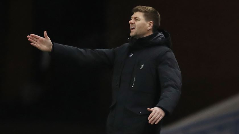 Equipa de Gerrard venceu por 3-2. Foto: Andrew Milligan/EPA