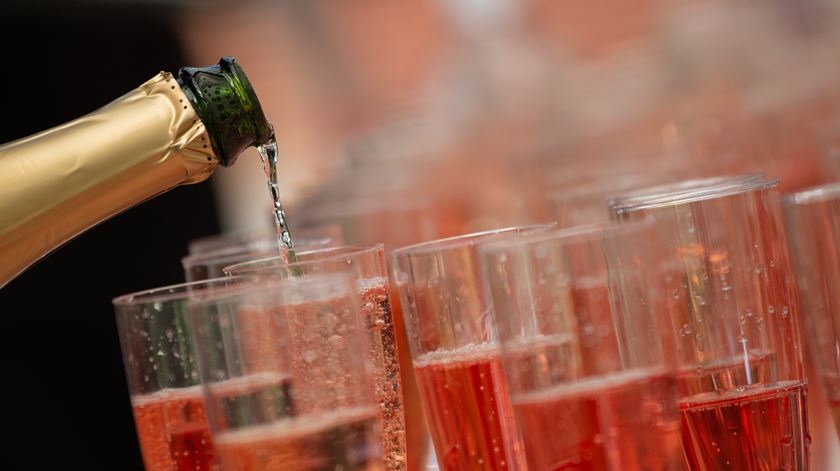 Álcool adulterado mata 26 pessoas na Índia