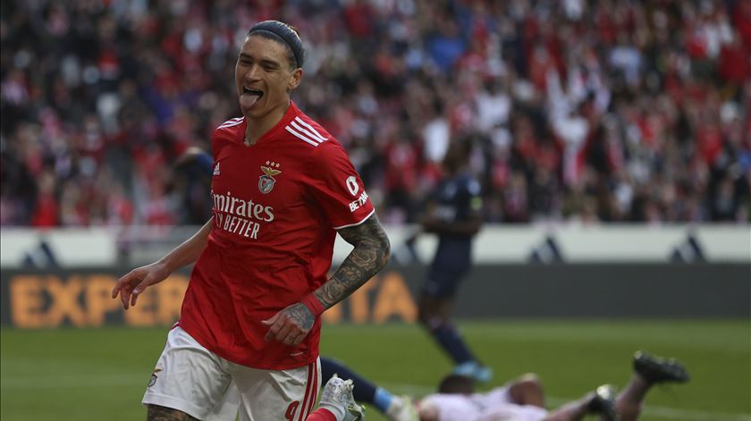 Benfica dá a volta ao Belenenses SAD com "hat-trick" de Darwin