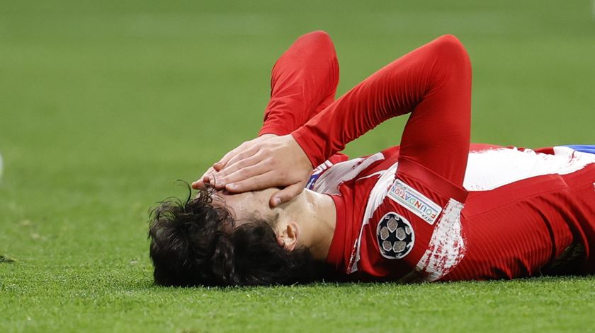 A desilusão de João Félix no final da partida. Foto: Sergio Perez/EPA