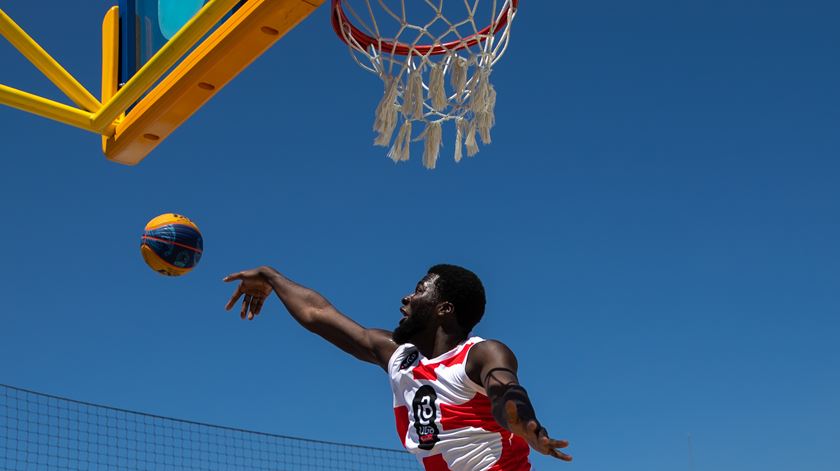 Neemias Queta brilha com duplo-duplo na Summer League da NBA