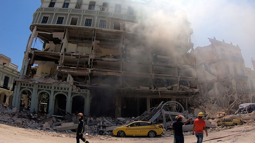 Explosão no Hotel Saratoga em Havana, Cuba (06/05/2022). Foto: Ernesto Mastrascusa/EPA