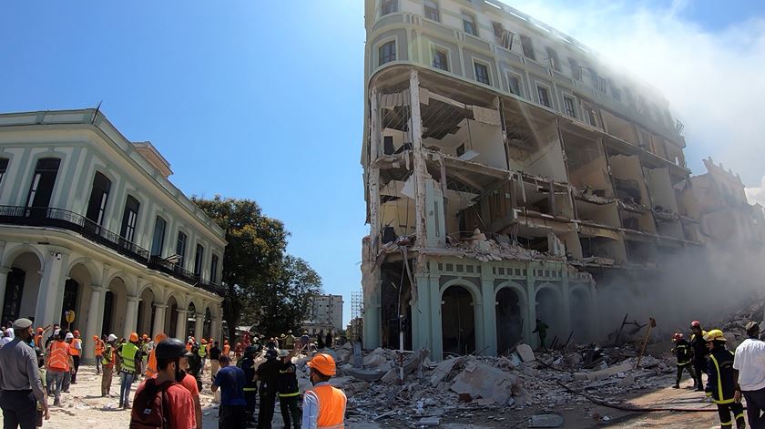 Explosão no Hotel Saratoga em Havana, Cuba (06/05/2022). Foto: Ernesto Mastrascusa/EPA