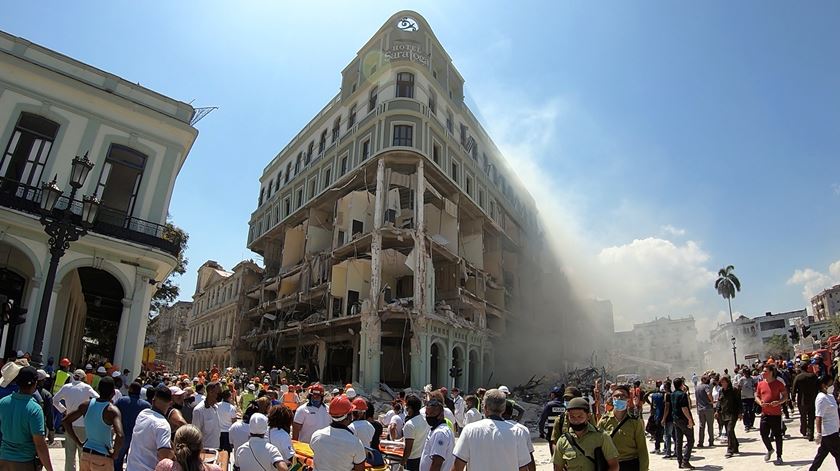 Explosão no Hotel Saratoga em Havana, Cuba (06/05/2022). Foto: Ernesto Mastrascusa/EPA