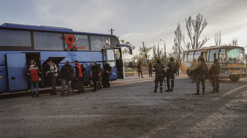 guerra na Ucrânia - operação de retirada de civis de Azovstal em Mariupol Foto: Alessandro Guerra/EPA