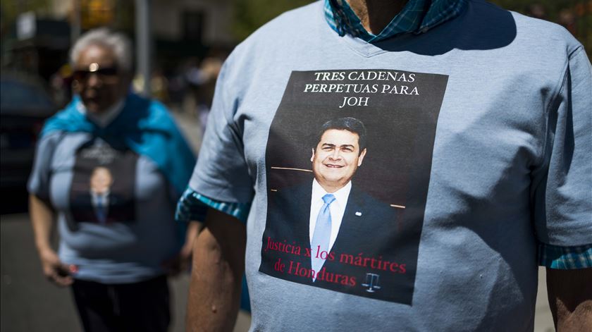 Trump liberta antigo Presidente das Honduras condenado por tráfico de droga