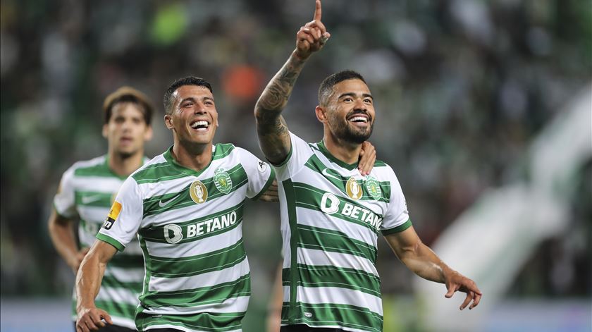 Bruno Tabata marca primeiro golo do Sporting contra o Santa Clara. Foto: Miguel A. Lopes/EPA