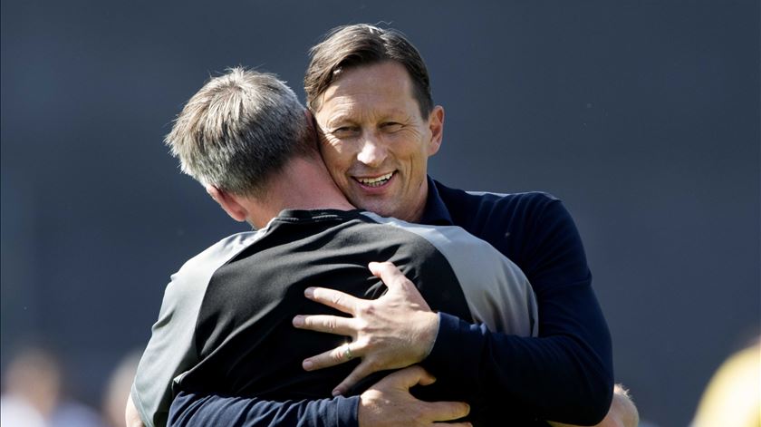 Roger Schmidt já chegou a Portugal e começa a trabalhar na próxima época do Benfica Foto: Olaf Kraak/EPA