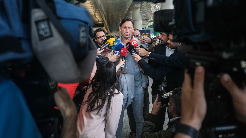 Roger Schmidt chega a Portugal para começar a trabalhar no Benfica Foto: Mário Cruz/Lusa