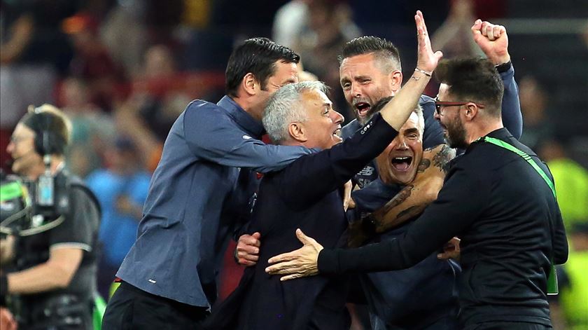 José Mourinho, AS Roma, na final da Liga Conferência contra Feyenoord. Foto: Malton Dibra/EPA