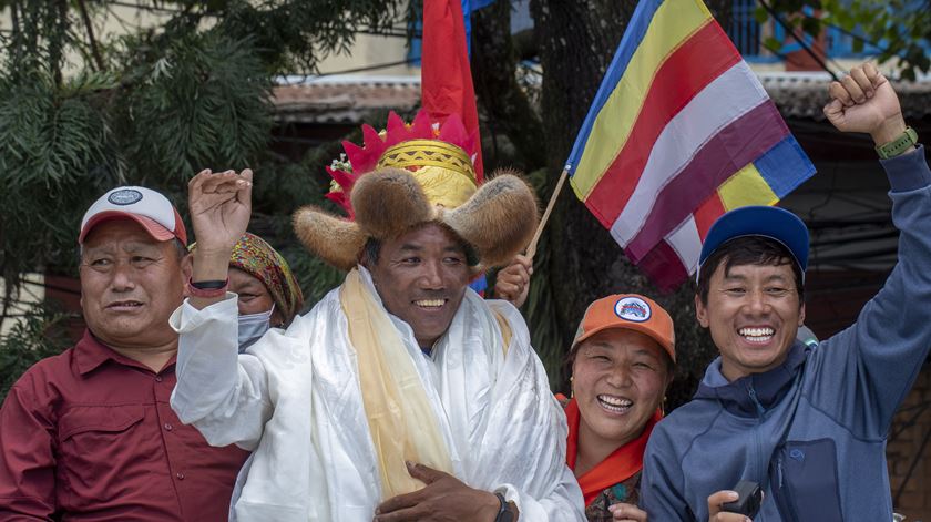 Novo recorde. Alpinista nepalês escala o Evereste pela 27.ª vez