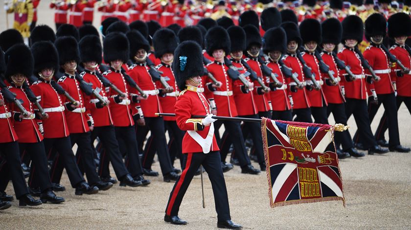 Soldados preparam desfile. Foto: Neil Hall/EPA