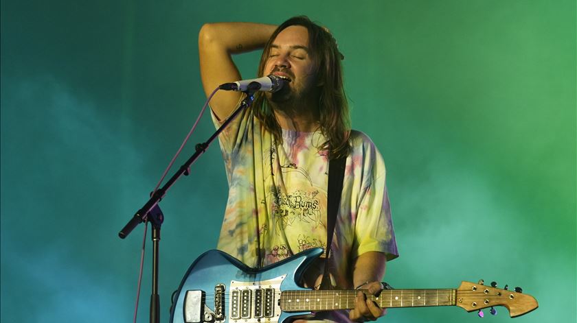 Tame Impala anuncia concertos em Porto e Lisboa para 2026